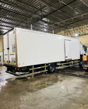 7-Ton Refrigerated Truck